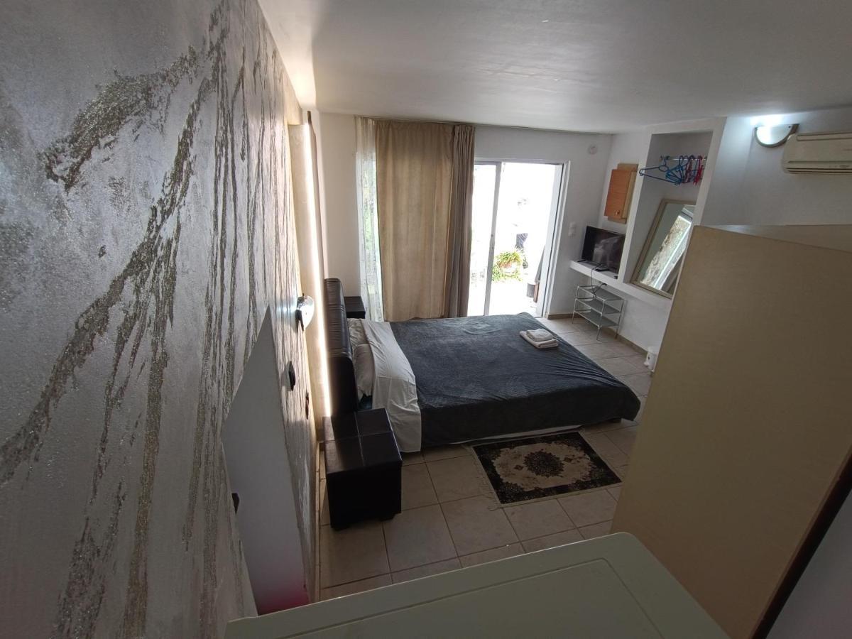 Azalea Garden Apartment With Mountain View Kremasti  Bagian luar foto