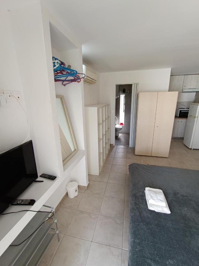 Azalea Garden Apartment With Mountain View Kremasti  Bagian luar foto
